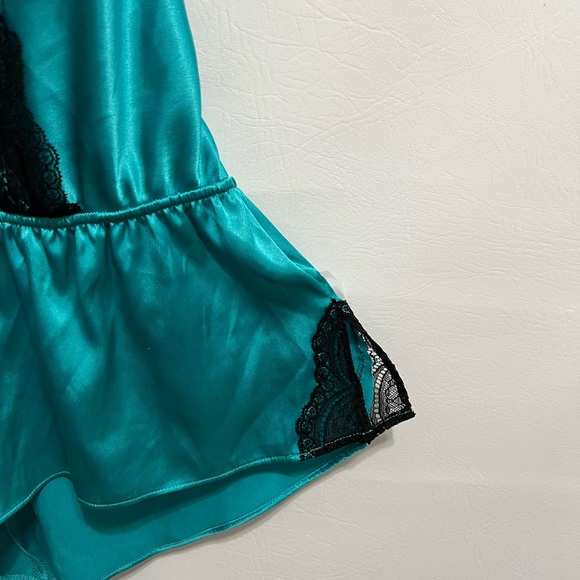 Victoria’s Secret Romper new condition. SZ M black lace a turquoise color - Picture 5 of 13